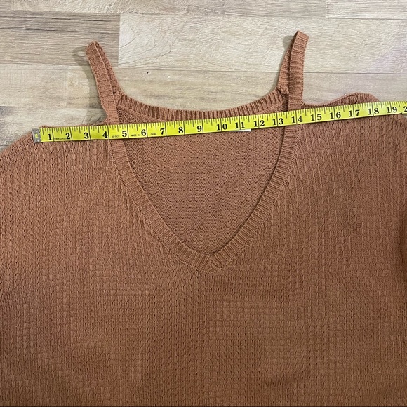 Urban Outfitters | Kimchi Blue Dusty Rose Cold-shoulder Knit - Picture 9 of 12